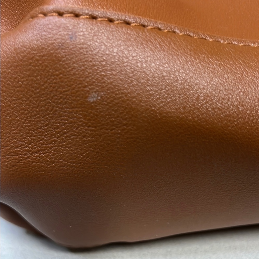HENNY+LEV  Elegant Brown Leather Tote with Structured Design - Picture 8 of 8
